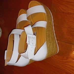 Wedge leather white sandal